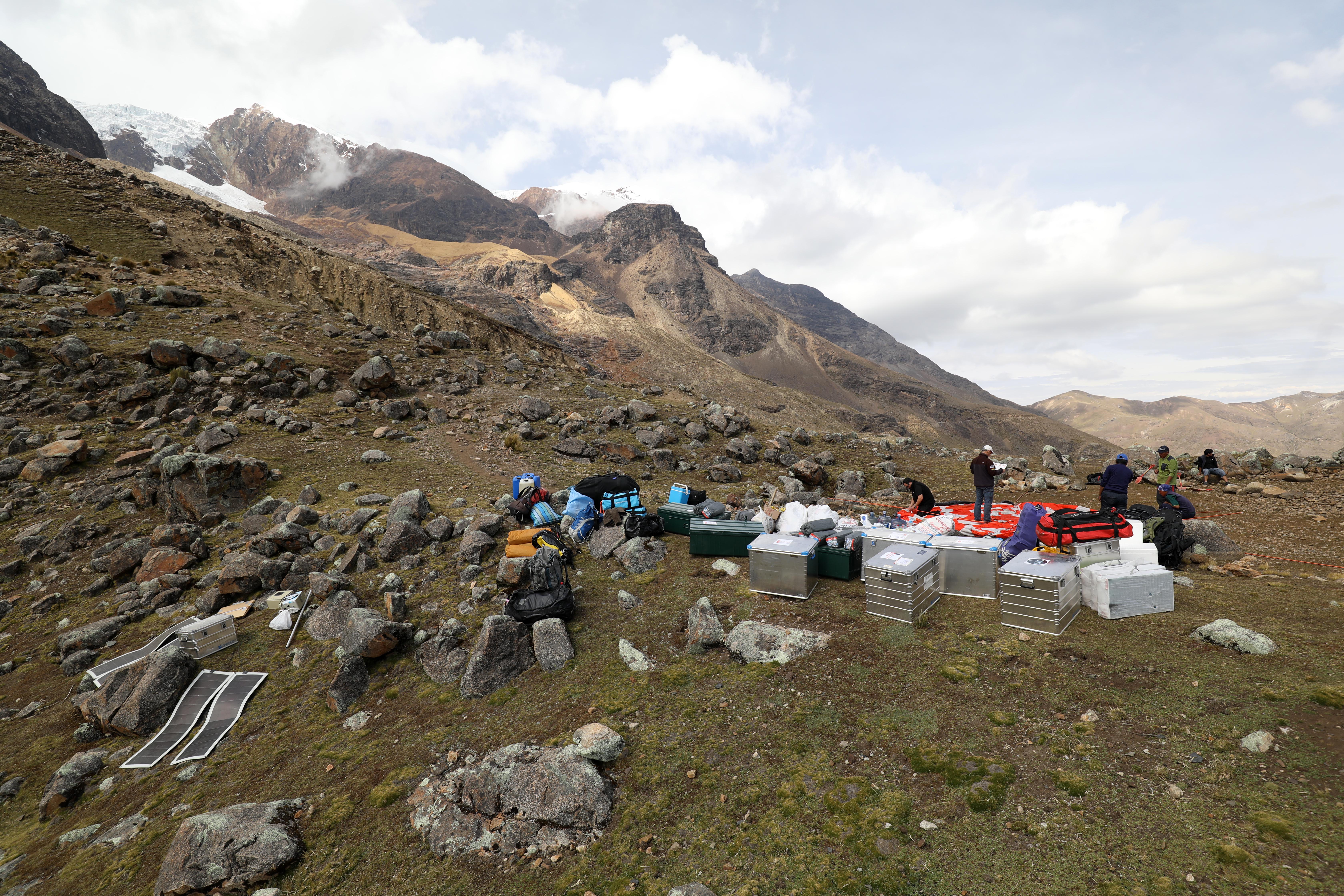 Camp de base au pied de l’Illimani à 4500 m d’altitude.  ©Sarah Del Ben/Wild Touch/Fondation UGA