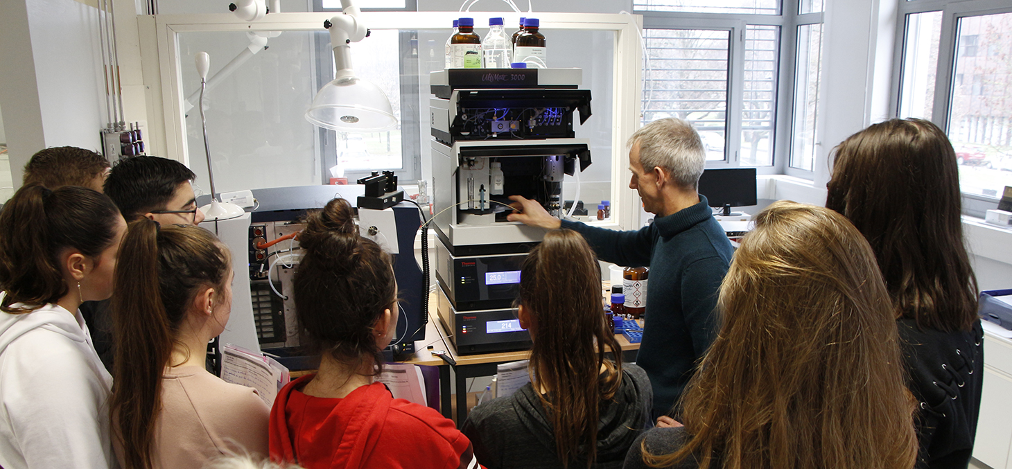 Visite de collégiens au Département de chimie moléculaire / Géraldine Fabre - UGA