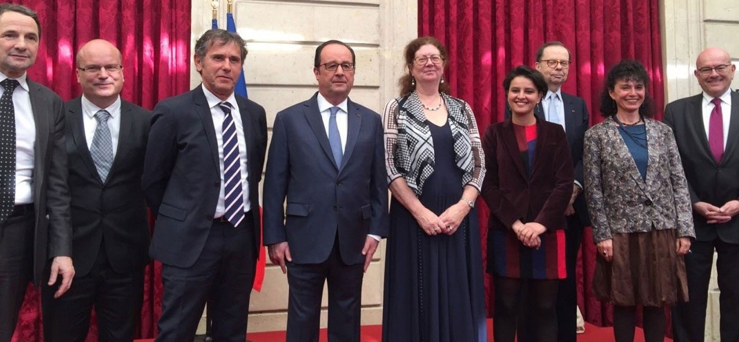 Cérémonie officielle IDEX à l’Elysée : de gauche à droite : T. Mandon, Ch. Sorger, P. Lévy, F. Hollande, L. Dumasy, N. Vallaud-Belkacem, L. Schweitzer, B. Plateau, JM Rapp