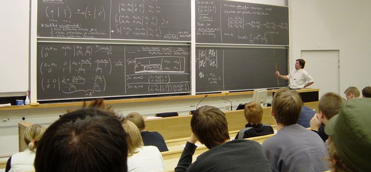 Cours de mathématique à l'Université technologique d'Helsinki © Tungsten / Wikimedia