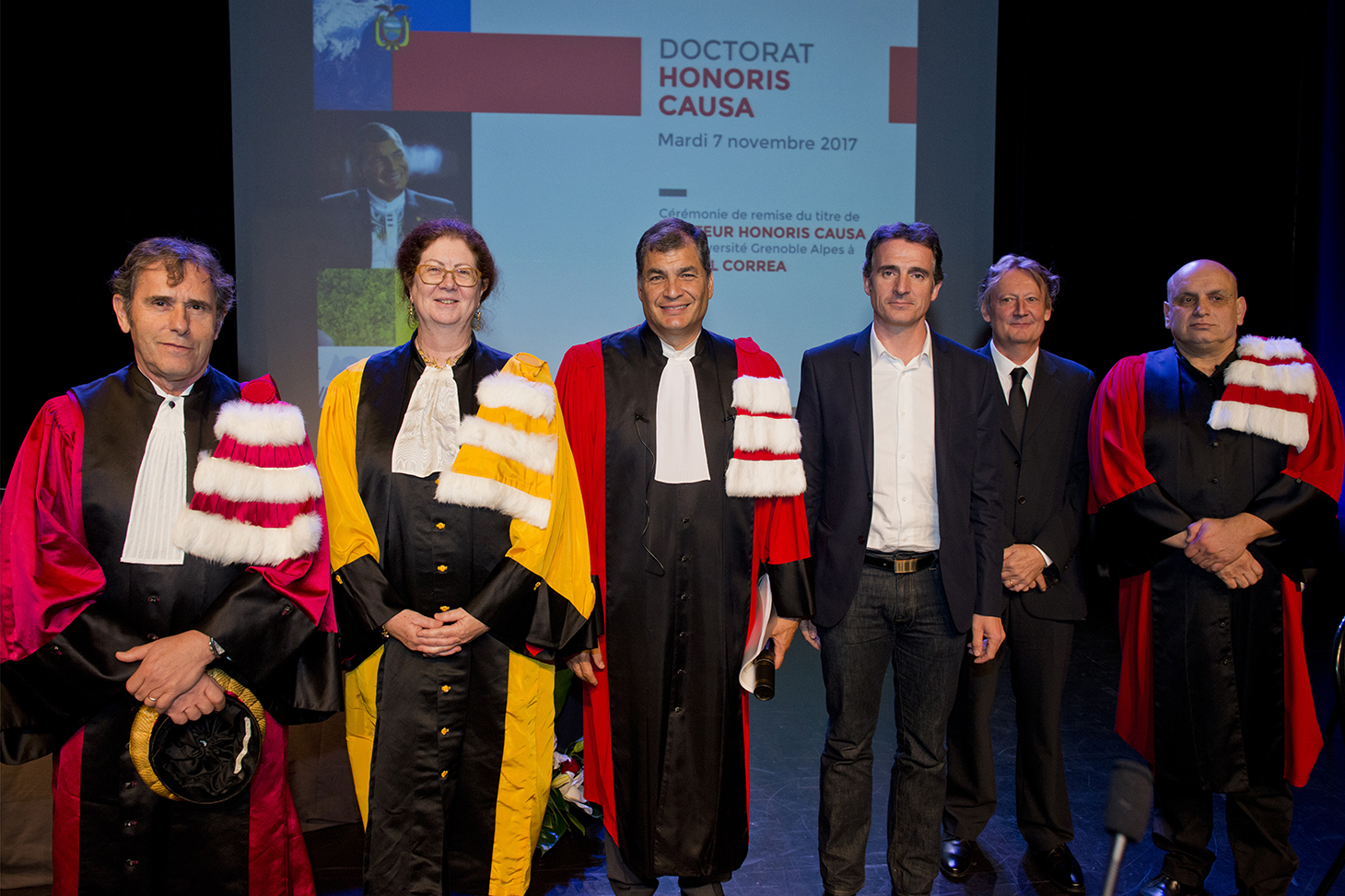 De gauche à droite : Patrick Lévy (président de la communauté Université Grenoble Alpes), Lise Dumasy, Rafael Correa, Eric Piolle (maire de Grenoble), Pierre Berthaud et Michel Rocca