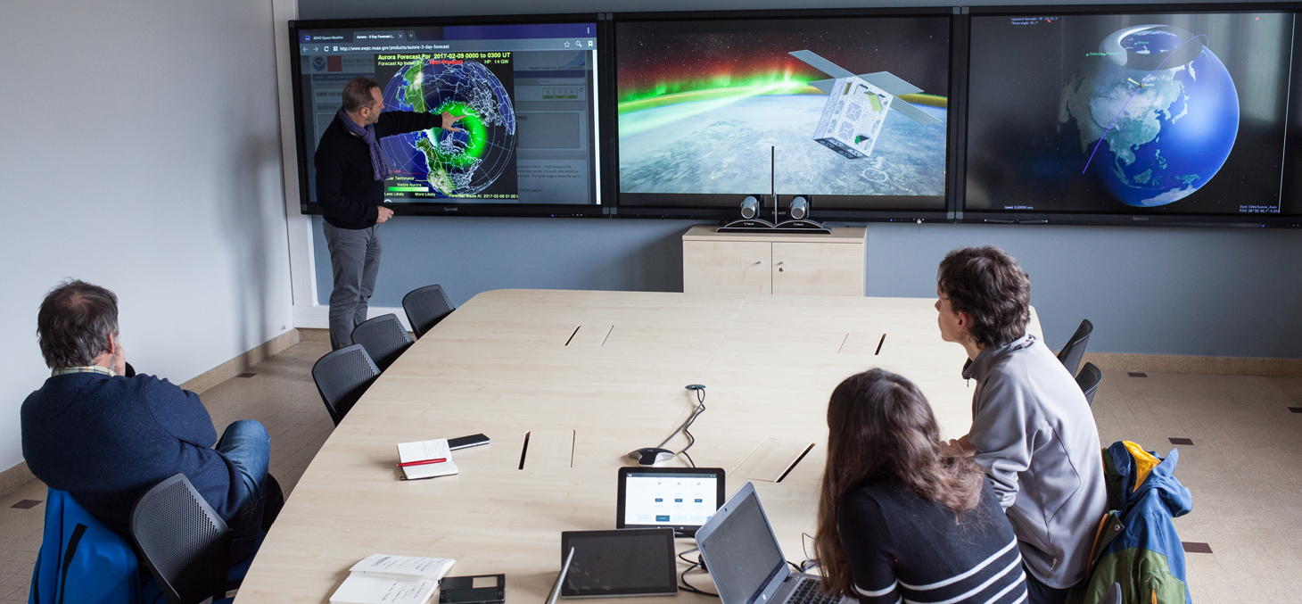 Briefing au Centre spatial universitaire de Grenoble @Pablo Chignard