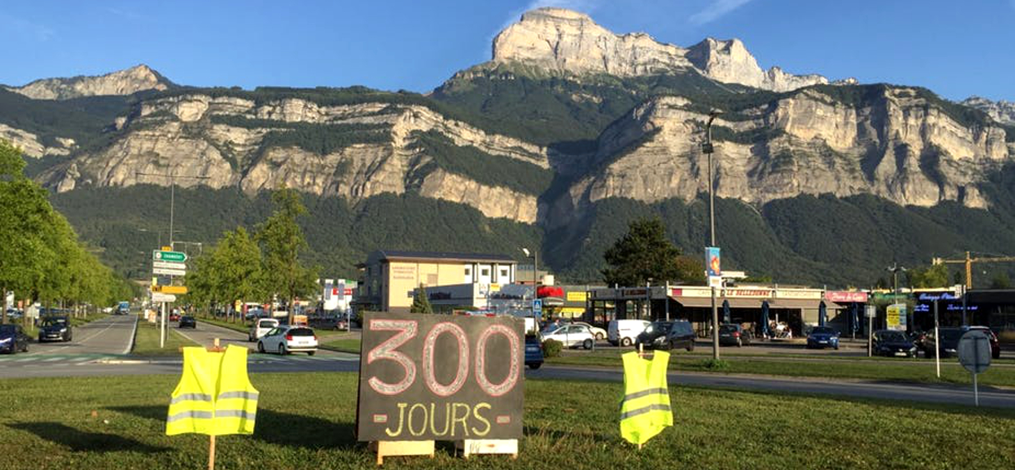 Déjà plus de 300 jours de mobilisation. ‘On ne lâche rien’: pour de nombreux gilets jaunes, la lutte ne s'est pas essoufflée. Luc Gwiazdzinski, Author provided