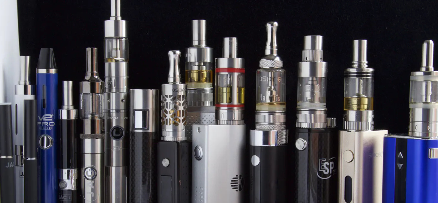 E cigarettes stylo, Vape, vapoteuse… Le marché de la cigarette électronique a explosé, en termes de produits et de bénéfices. Ecig Click / Flickr, CC BY-SA