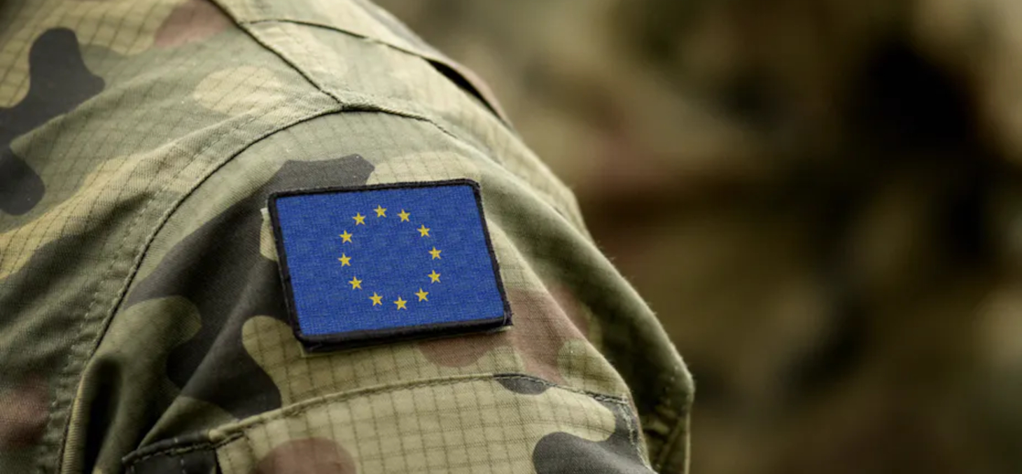 Si les États membres mettent régulièrement en place des opérations militaires communes, la perspective d’une armée de l’UE demeure lointaine. Bumble Dee/Shutterstock