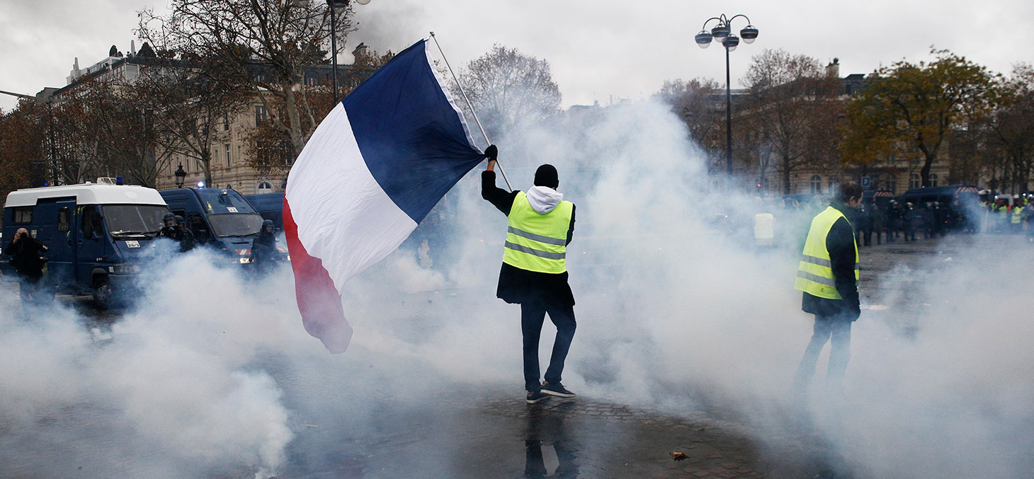 Des manifestants portant un gilet jaune, Paris, 1er décembre 2018. © Alexandros Michailidis / Shutterstock