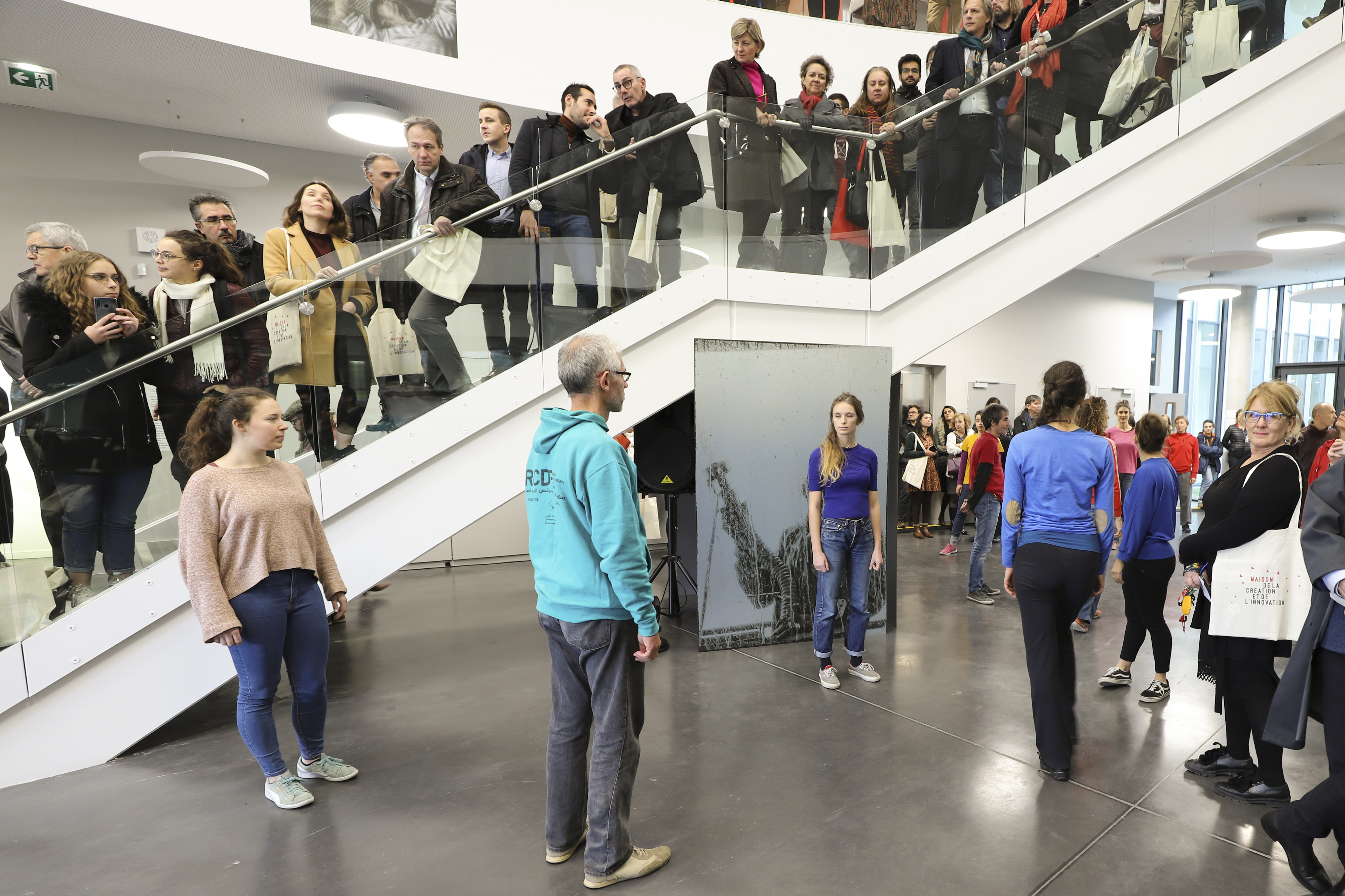 Expérience artistique collaborative avec la chorégraphe Christine Fricker - Compagnie Itinérrances Expérience artistique collaborative avec la chorégraphe Christine Fricker - Compagnie Itinérrances