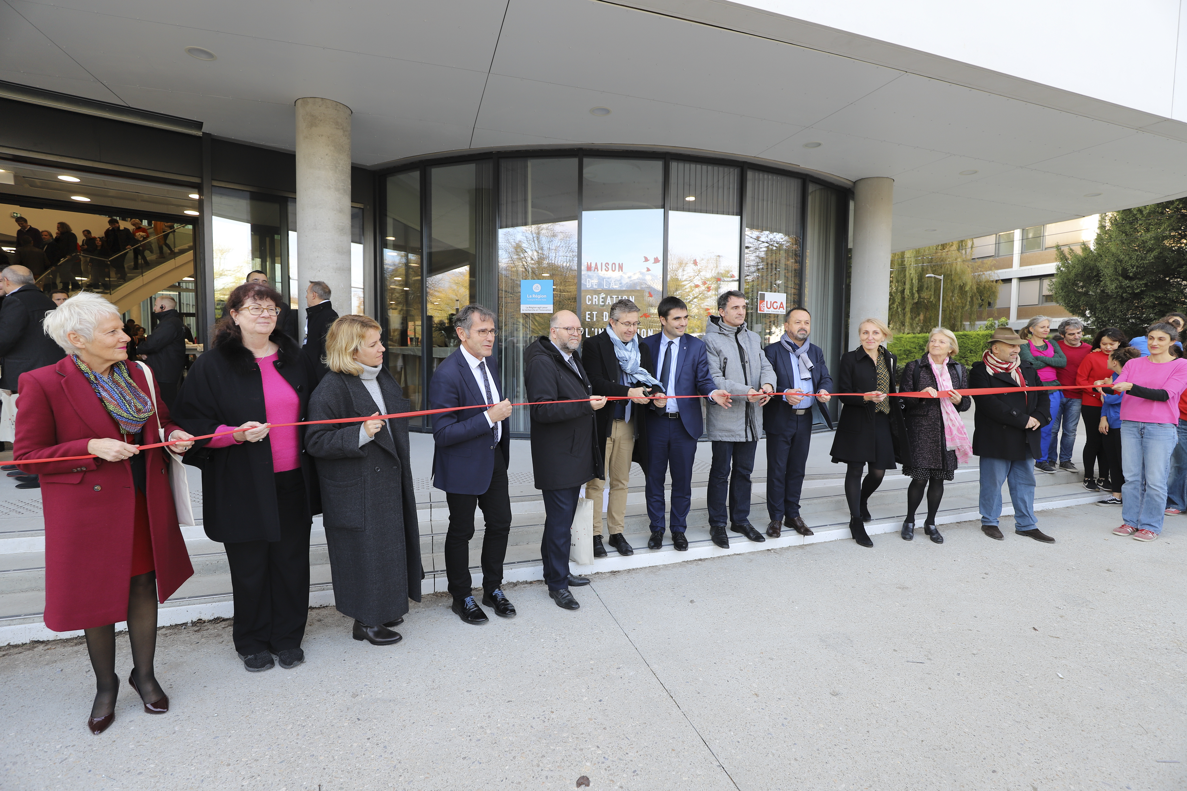 Geste inaugural et allocutions des personnalités officielles