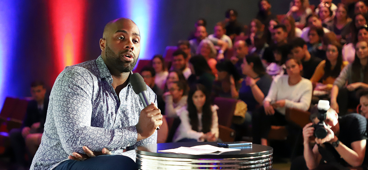 Teddy Riner lors de la conférence du 9 avril sur la campus de Saint-Martin-d'Hères