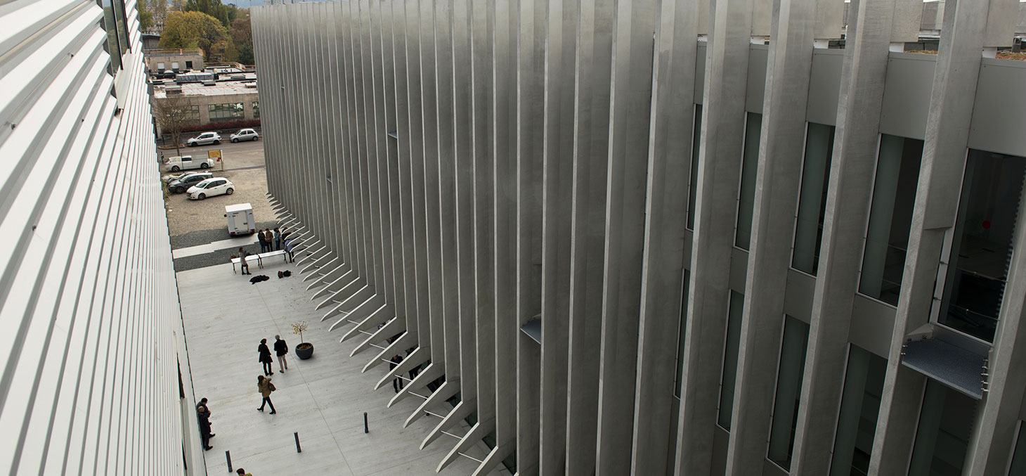 Le nouveau bâtiment en béton brut