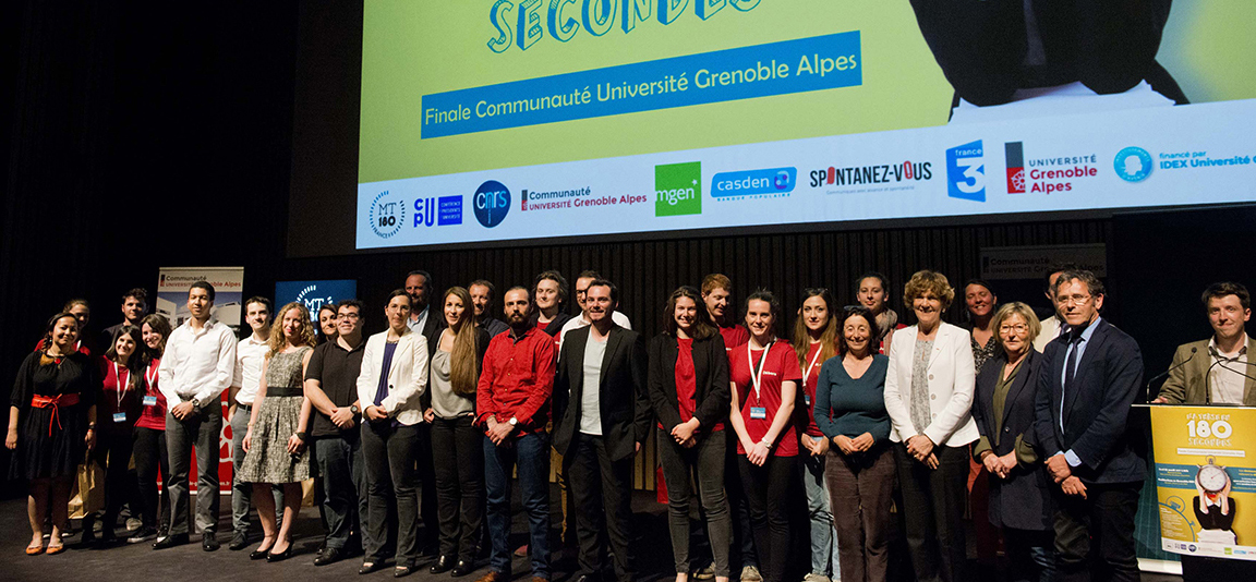 Candidats, jury, organisateurs et partenaires de cette finale MT180. © Communauté Université Grenoble Alpes/François Henri