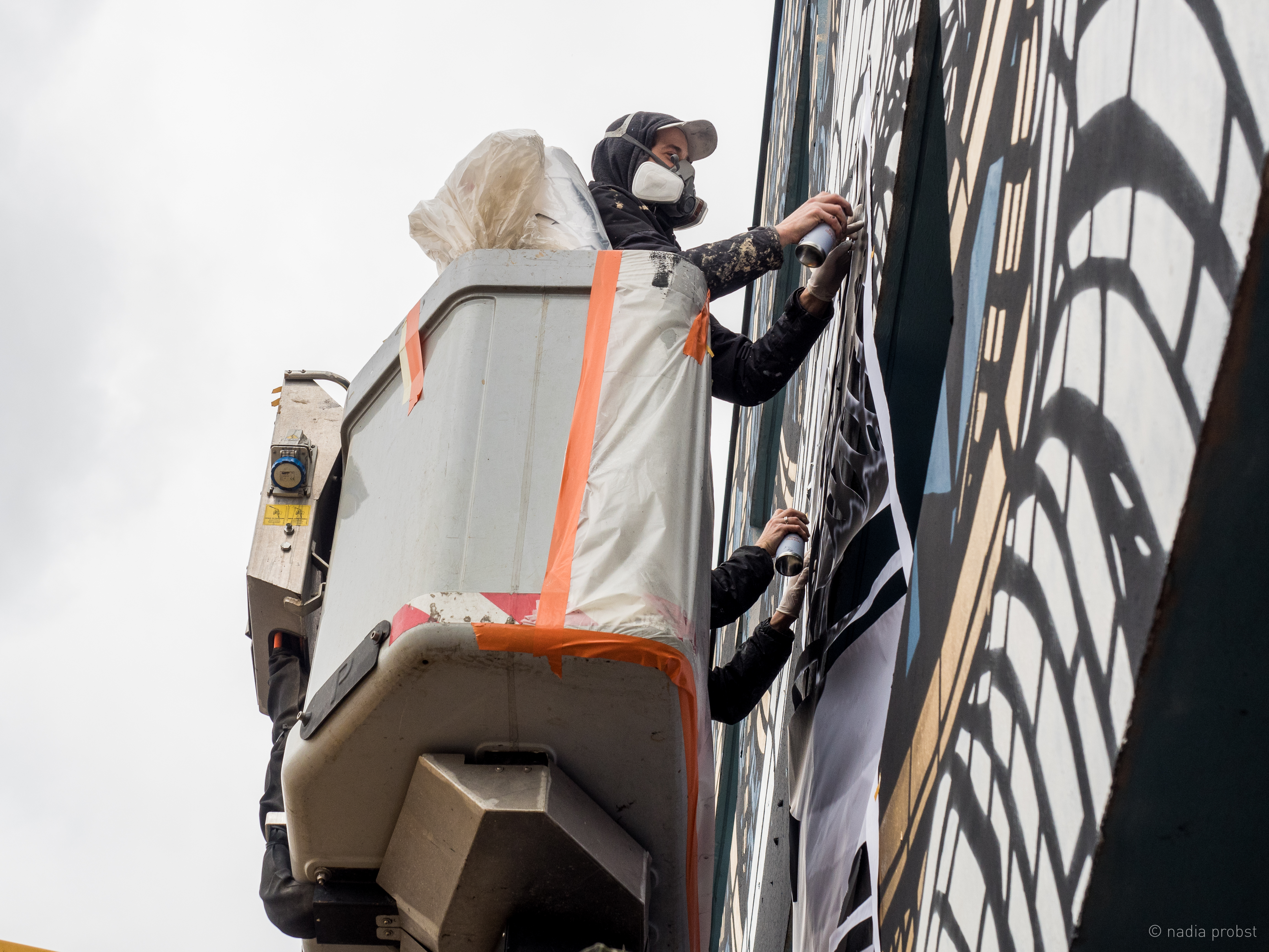 Street art : le collectif Monkey Bird s'empare de la façade de l'Institut des Médias et de la Communication de l'UGA