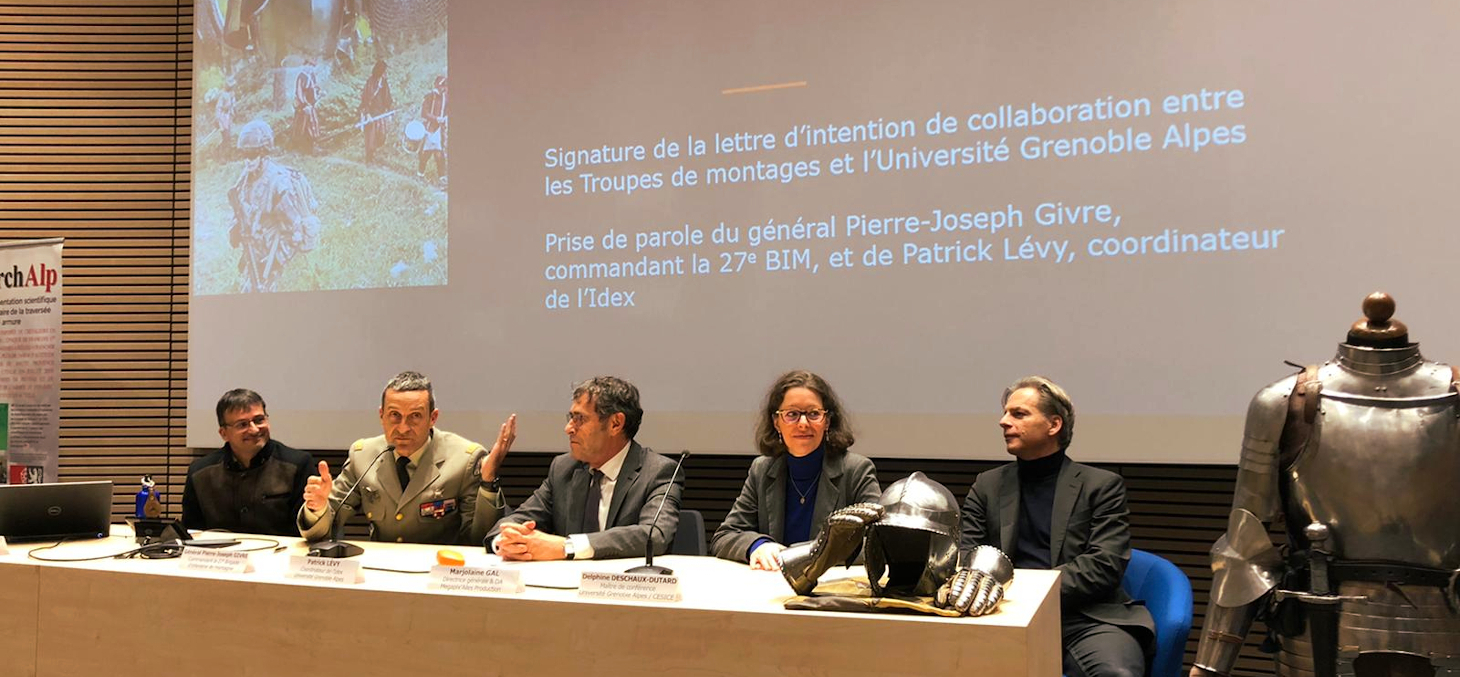 De g à d : Stéphane Gal Historien UGA, Général Pierre-Joseph Givre, commandant la 27e BIM, Patrick Lévy, coordinateur de l’Idex (ancien président de l’UGA), Delphine Deschaux-Dutard Maître de conférences UGA, Thierry Ménissier, Professeur UGA