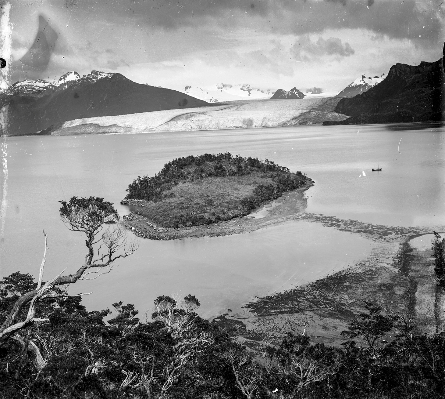 Bahia Ainsworth et Glacier Marinelli, février 1914 © Alberto de Agostini, Salesian Musée Maggiorinno Borgatello, Punta Arenas, Chili