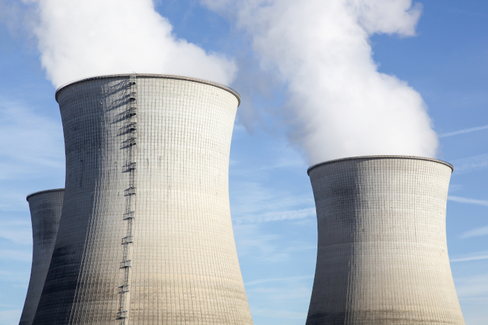 Le nucléaire pèse peu dans le bilan énergétique mondial, avec 10 % de l’électricité utilisée dans le monde en 2020 - Shuttestock