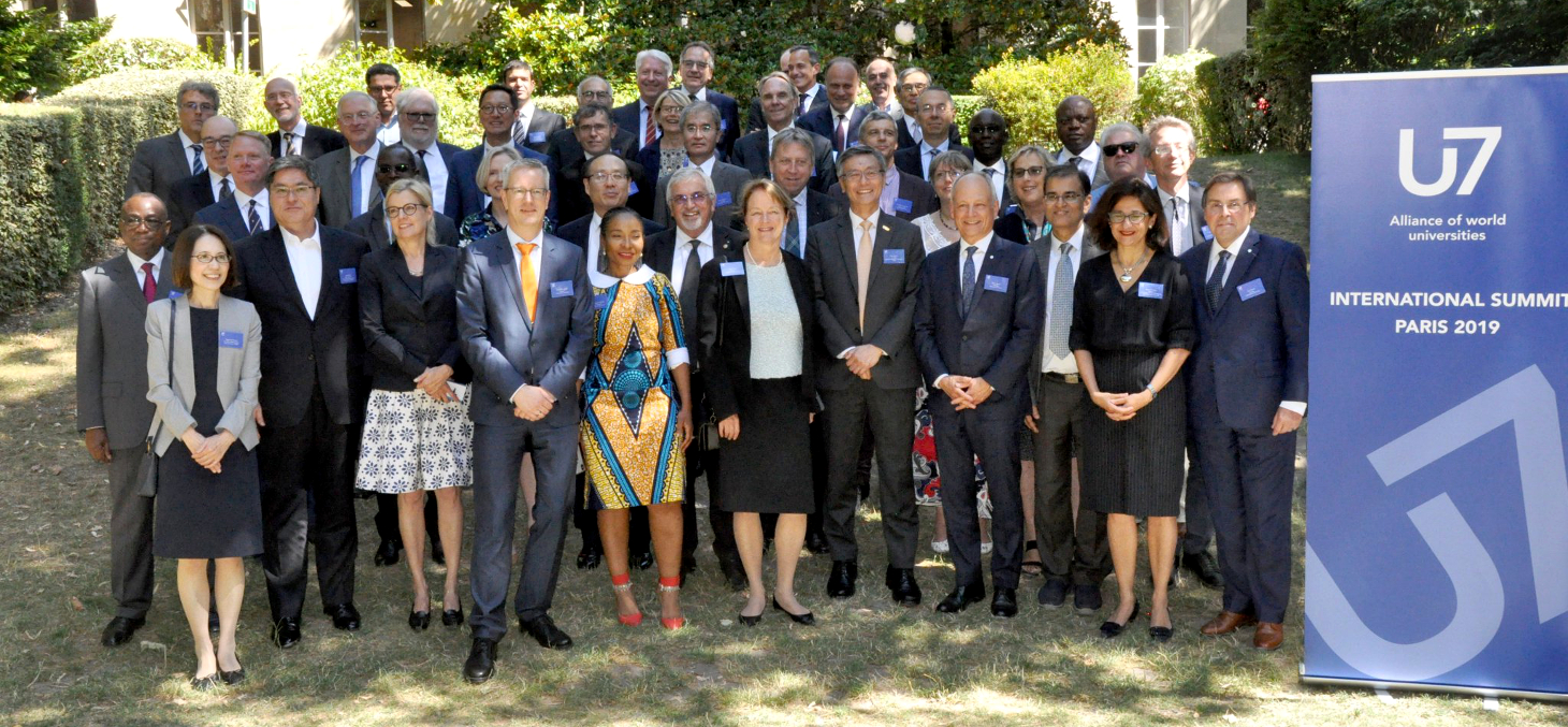 L'ensemble des présidents d'universités membres de l'alliance internationale U7